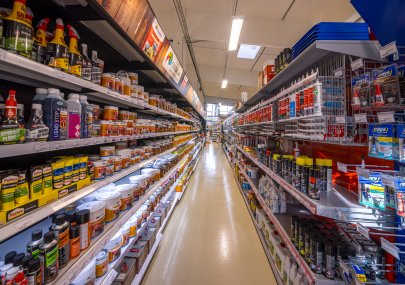 Ulička s drogistickým zbožím a autochemií